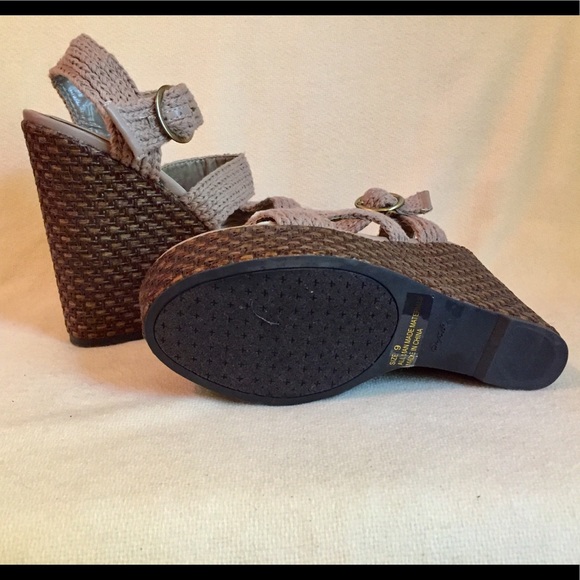 Qupid Platform Wedge Sandals - Picture 5 of 8